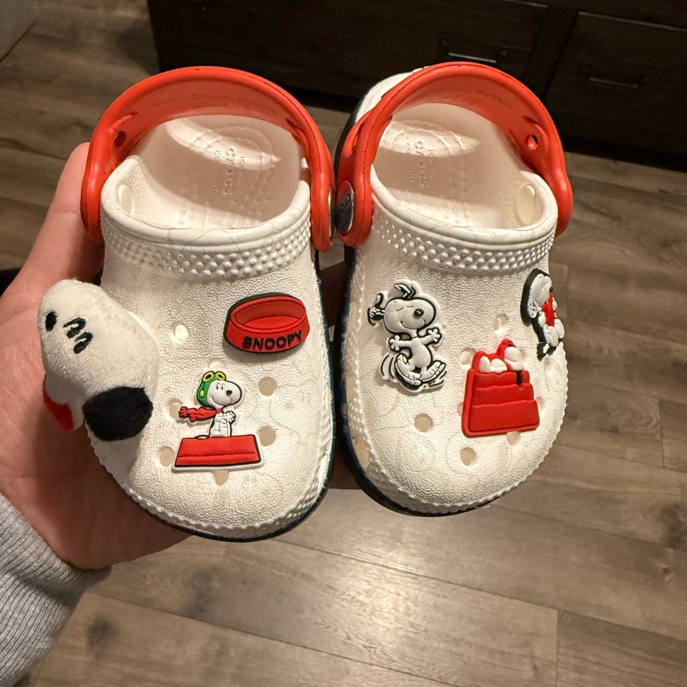 Snoopy crocs